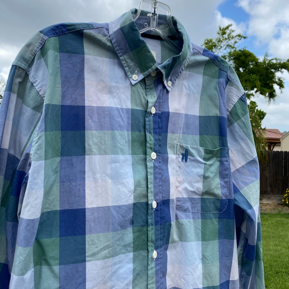 New Johnnie-o “hanging out” button down